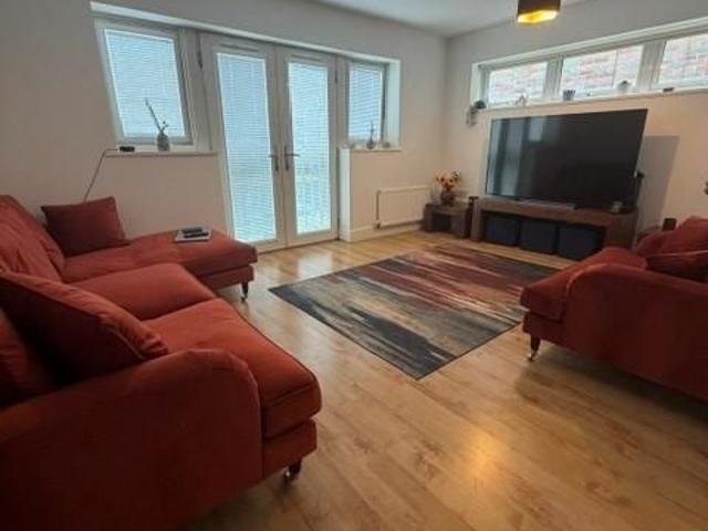 4 bedroom semi detached house to rent
