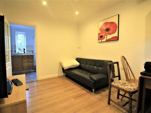 4 bedroom semi detached house to rent