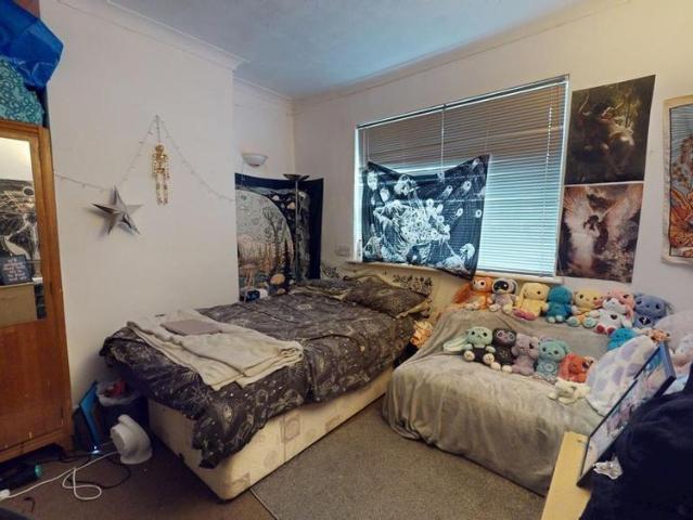 4 bedroom semi detached house to rent