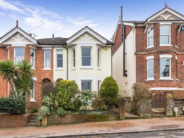 4 bedroom semi detached house to rent