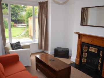 4 bedroom semi detached house to rent