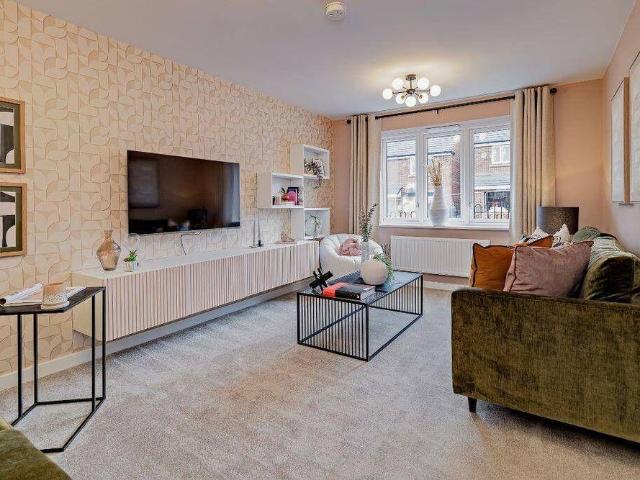 4 bedroom semi detached house to rent