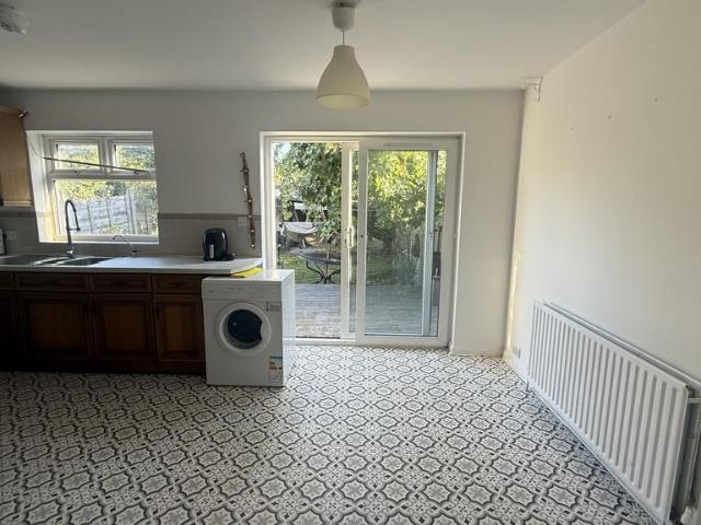 4 bedroom semi detached house to rent