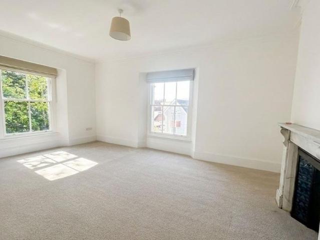 4 bedroom semi detached house to rent