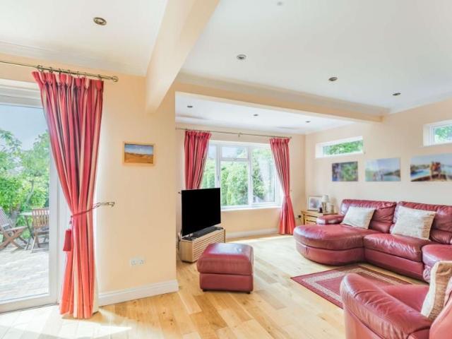 4 bedroom semi detached house to rent