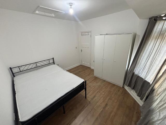 4 bedroom semi detached house to rent