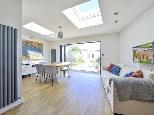 4 bedroom semi detached house to rent