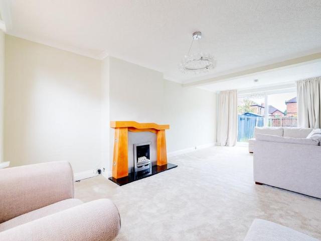 4 bedroom semi detached house to rent