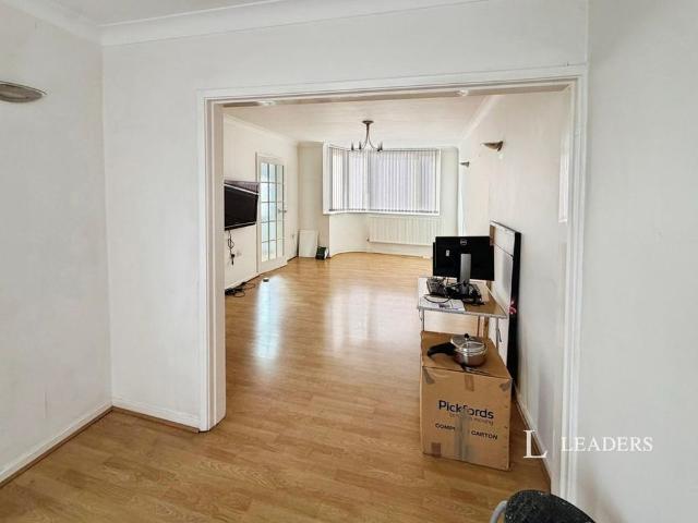 4 bedroom semi detached house to rent