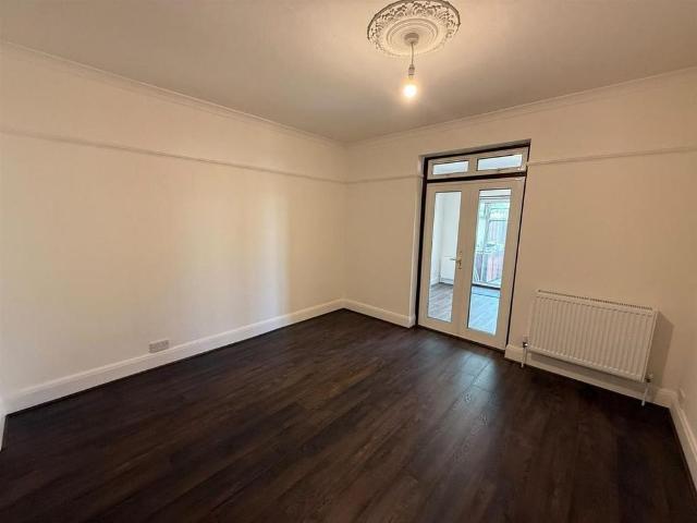 4 bedroom semi detached house to rent
