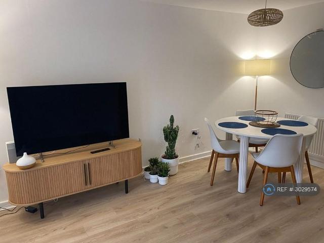 4 bedroom semi detached house to rent