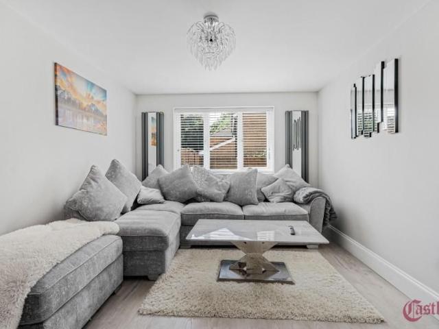 4 bedroom semi detached house to rent
