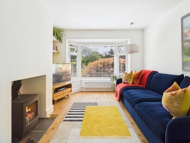 4 bedroom semi detached house to rent