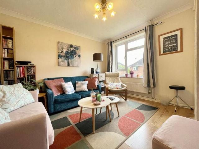4 bedroom semi detached house to rent