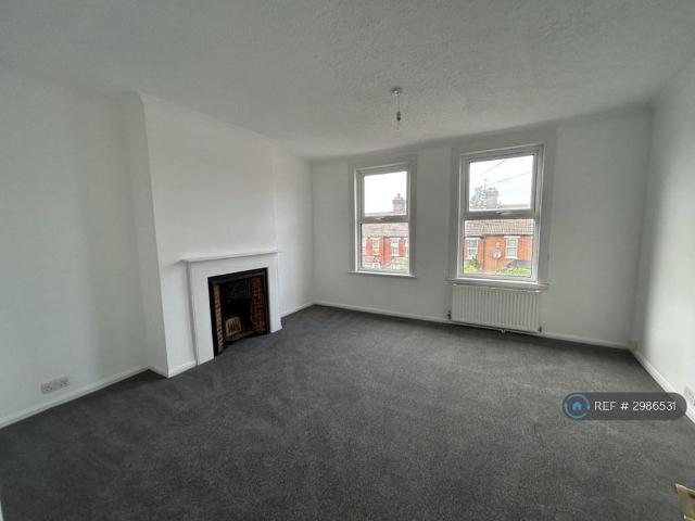 4 bedroom semi detached house to rent
