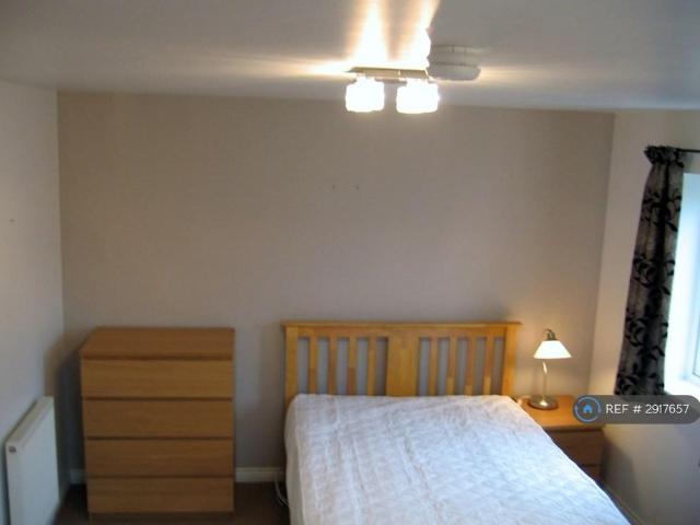 4 bedroom semi detached house to rent
