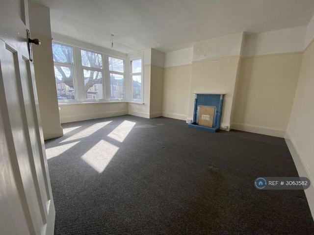 4 bedroom semi detached house to rent