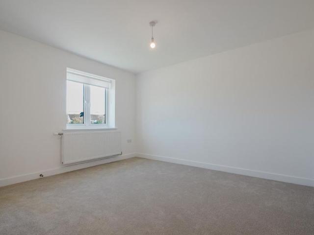 4 bedroom semi detached house to rent