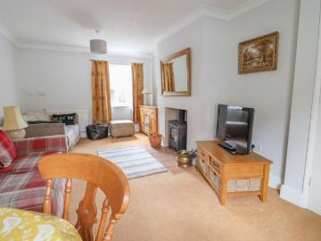 4 bedroom semi detached house to rent