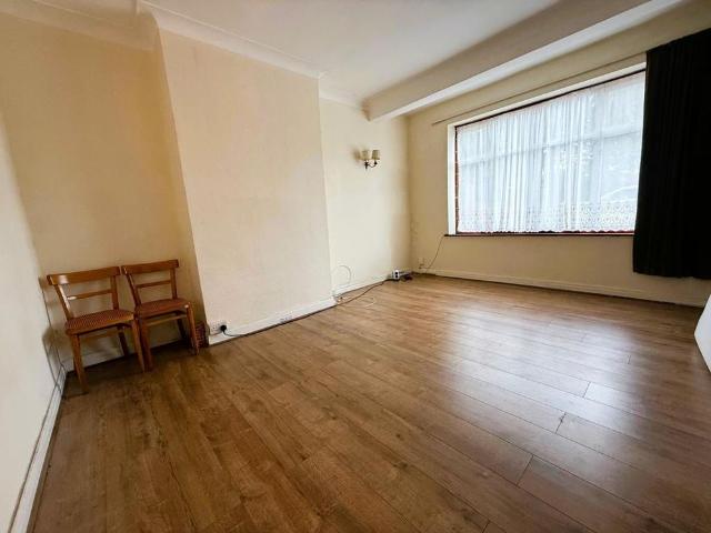 4 bedroom semi detached house to rent