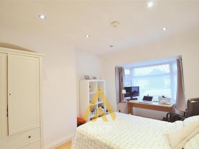 4 bedroom semi detached house to rent