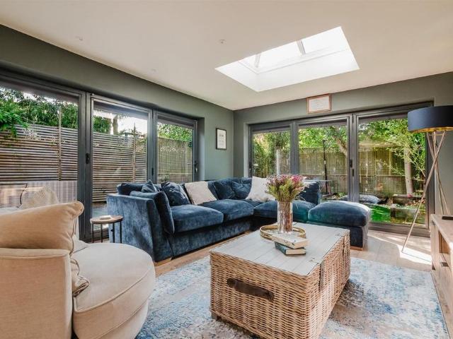 4 bedroom semi detached house to rent