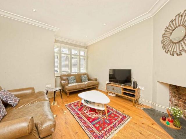 4 bedroom semi detached house to rent