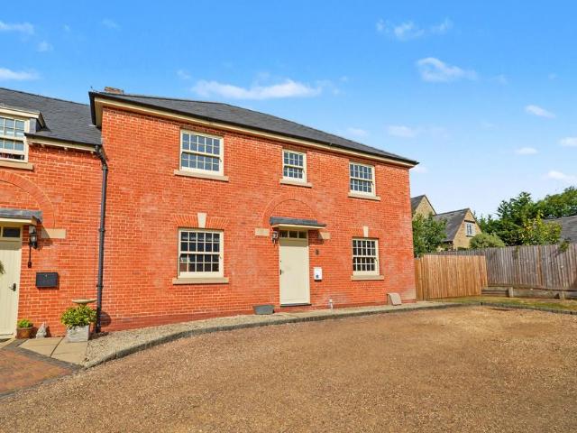4 bedroom semi detached house to rent