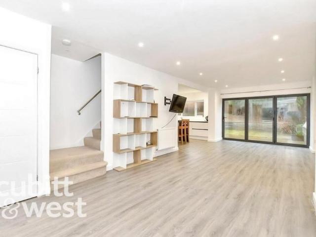 4 bedroom semi detached house to rent