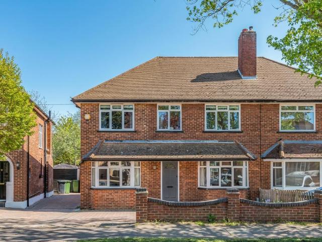 4 bedroom semi detached house to rent