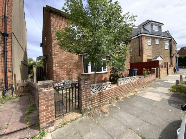 4 bedroom semi detached house to rent