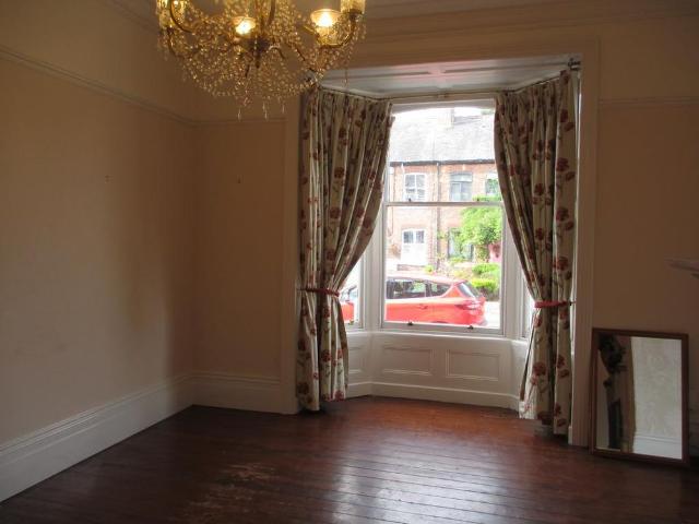 4 bedroom semi detached house to rent