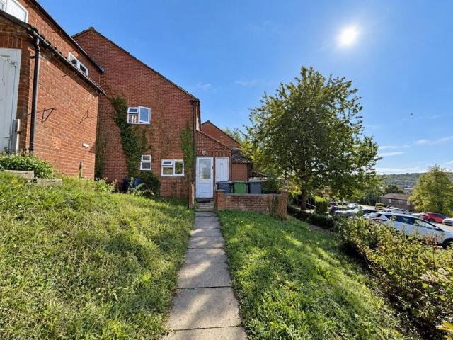 4 bedroom semi detached house to rent