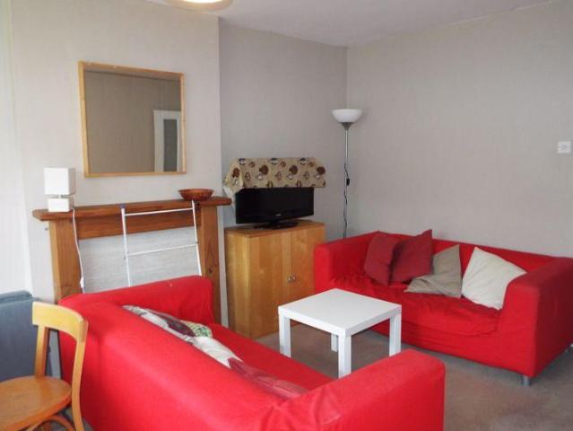 4 bedroom semi detached house to rent