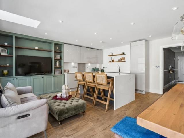 4 bedroom semi detached house to rent