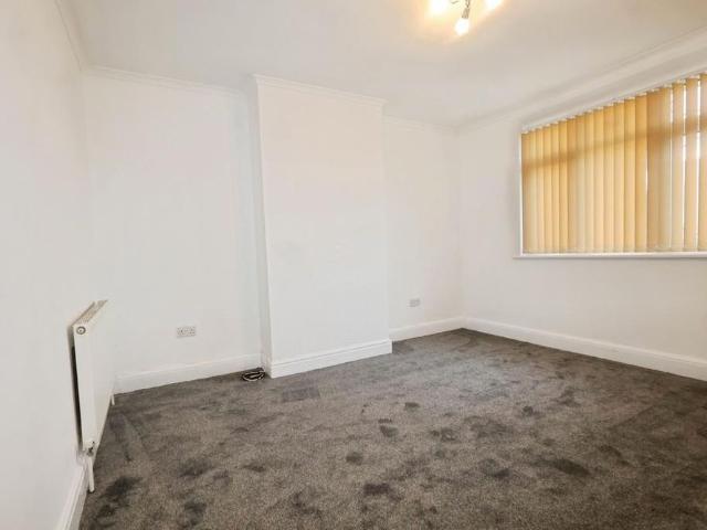 4 bedroom semi detached house to rent