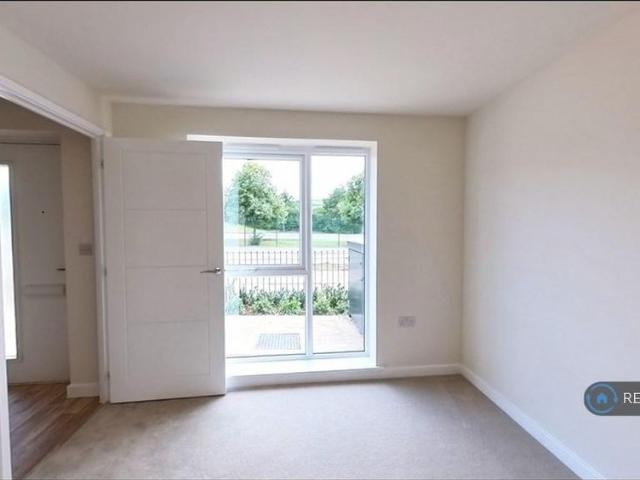 4 bedroom semi detached house to rent
