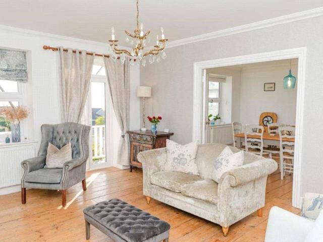 4 bedroom semi detached house to rent