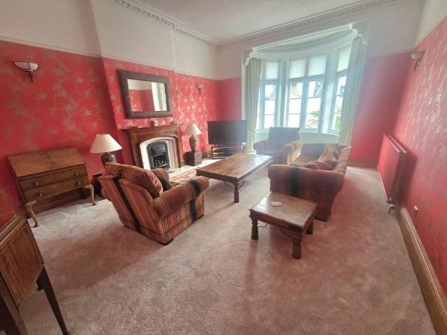 4 bedroom semi detached house to rent