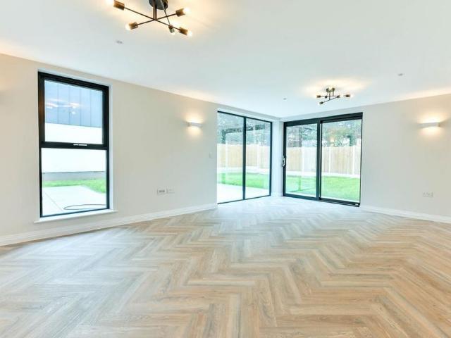 4 bedroom semi detached house to rent