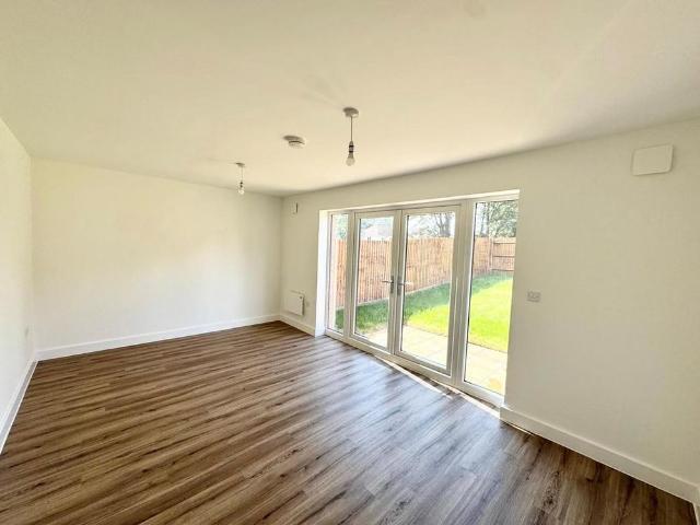 4 bedroom semi detached house to rent