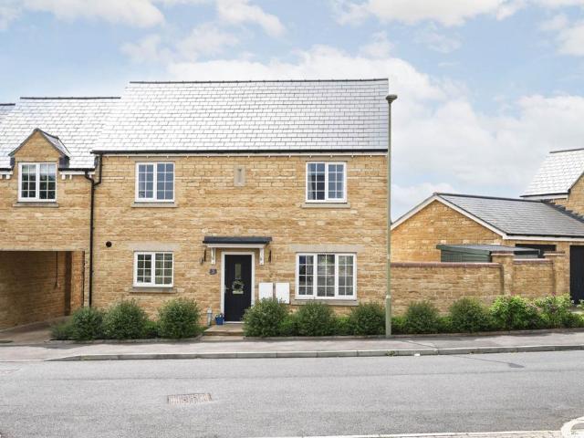 4 bedroom semi detached house to rent