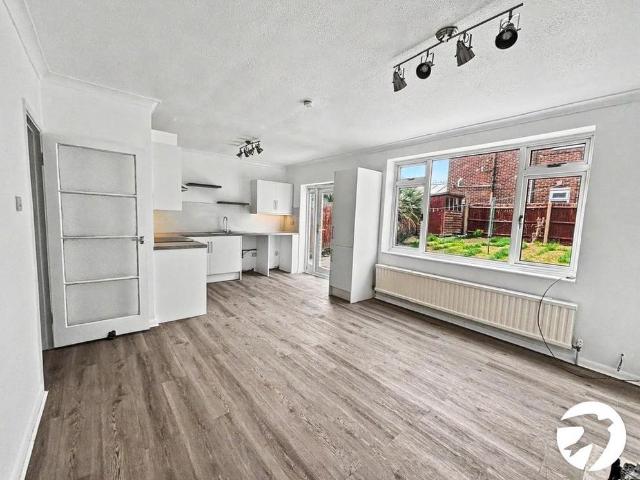 4 bedroom semi detached house to rent