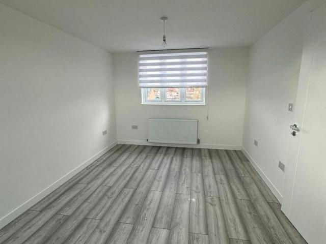 4 bedroom semi detached house to rent