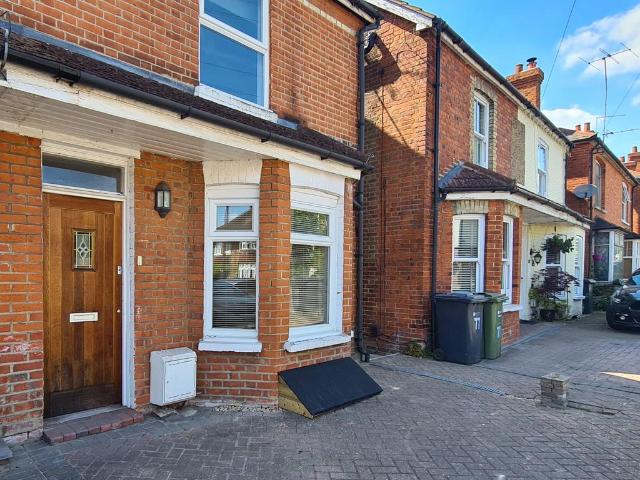 4 bedroom semi detached house to rent