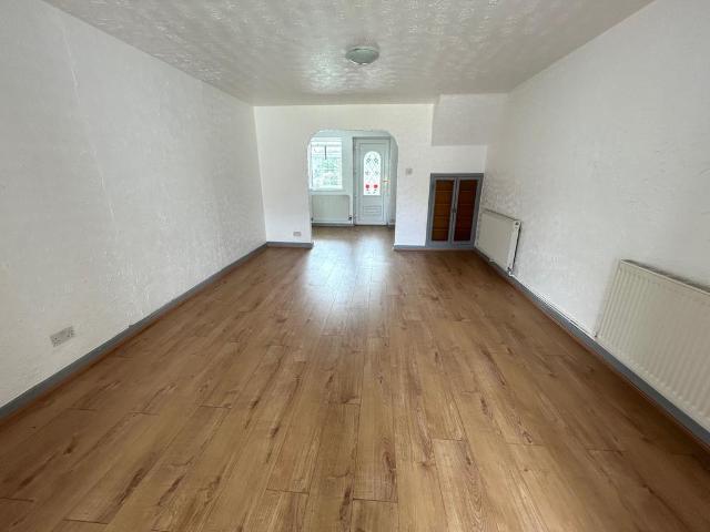 4 bedroom semi detached house to rent