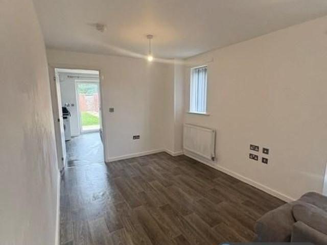 4 bedroom semi detached house to rent