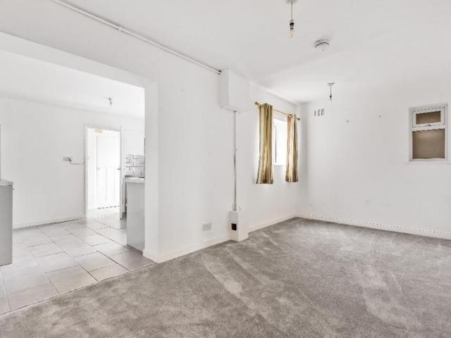4 bedroom semi detached house to rent