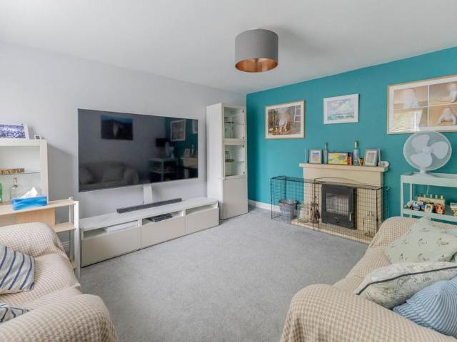 4 bedroom semi detached house to rent