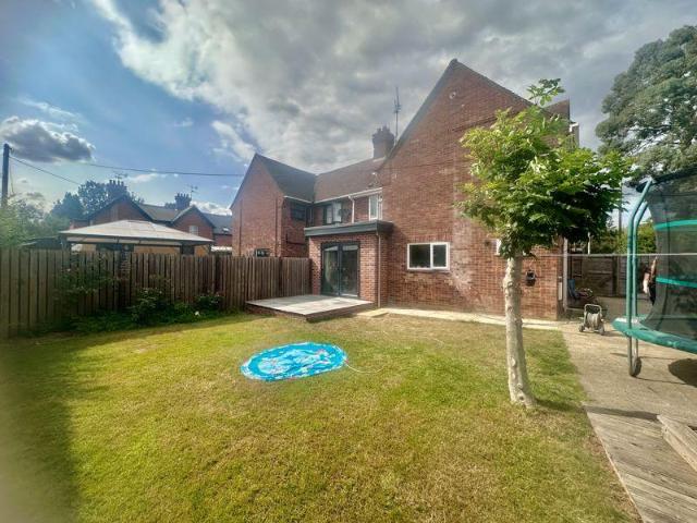 4 bedroom semi detached house to rent